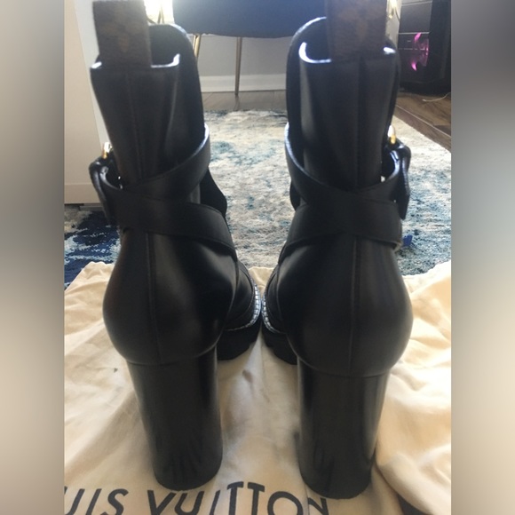 COPY - LV ladies boots - Picture 4 of 5